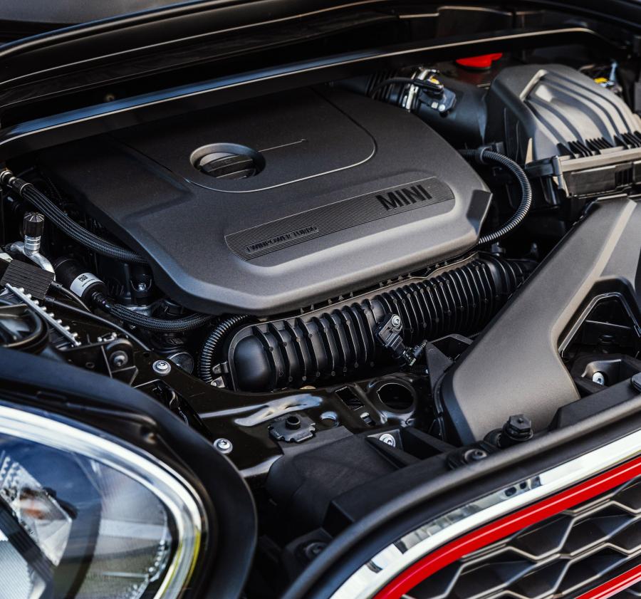 Моторный отсек Mini John Cooper Works Countryman (F60) 2017 года  (LA) (фото 33 из 41)